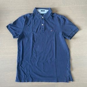 Excellent condition 100% cotton Tommy Hilfiger polo in custom fit dark blue